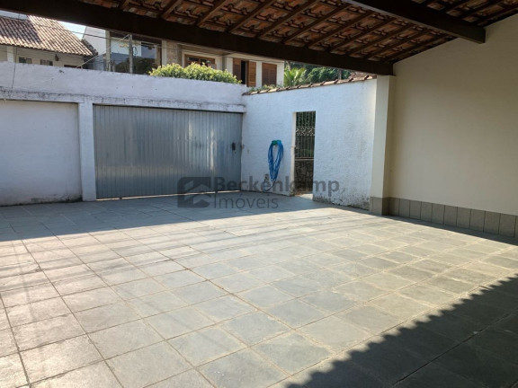 Imagem Casa com 8 Quartos à Venda, em Barreira Cravo - Volta Redonda Imagem Casa com 8 Quartos à Venda, em Barreira Cravo - Volta Redonda