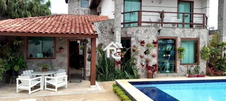Casa com 4 Quartos à Venda,  em Camboinhas - Niterói