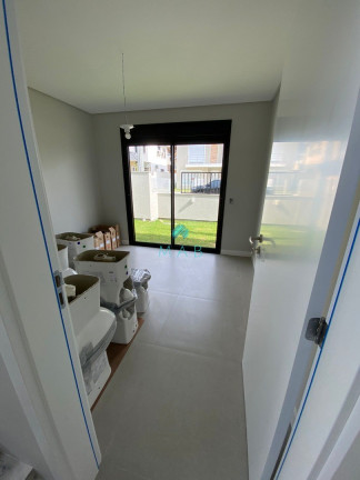 Imagem Sobrado com 4 Quartos à Venda, 159 m² em Cachoeira Do Bom Jesus - Florianópolis