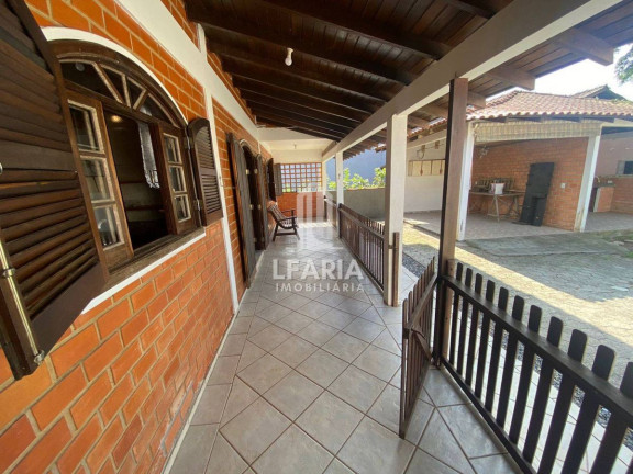 Imagem Casa com 2 Quartos à Venda, 129 m² em Cambiju - Itapoá