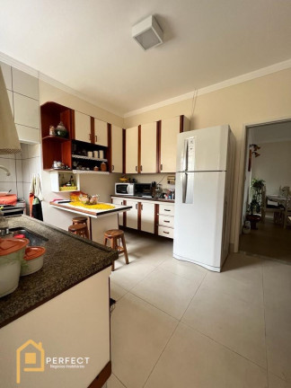 Imagem Casa com 3 Quartos à Venda, 250 m² em Estrada Tremembe - Taubaté Imagem Casa com 3 Quartos à Venda, 250 m² em Estrada Tremembe - Taubaté