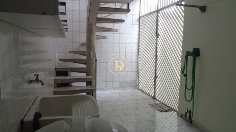 Imagem Casa com 3 Quartos à Venda, 220 m² em Jardim Ismênia - São José Dos Campos Imagem Casa com 3 Quartos à Venda, 220 m² em Jardim Ismênia - São José Dos Campos