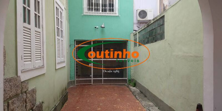 Imagem Casa com 7 Quartos à Venda, 234 m² em Tijuca - Rio De Janeiro Imagem Casa com 7 Quartos à Venda, 234 m² em Tijuca - Rio De Janeiro