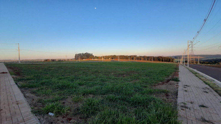 Terreno à Venda, 360 m² em Universitário - Cascavel