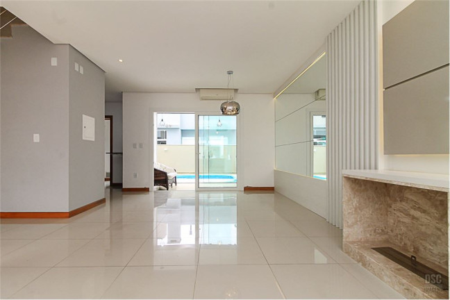 Imagem Casa com 3 Quartos à Venda, em Hípica - Porto Alegre Imagem Casa com 3 Quartos à Venda, em Hípica - Porto Alegre