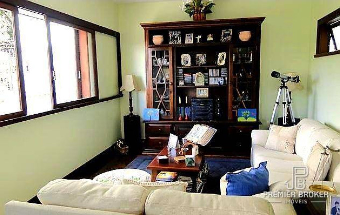 Imagem Casa com 3 Quartos à Venda, 460 m² em Golfe - Teresópolis