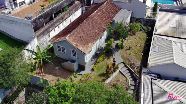 Terreno à Venda, 358 m² em Coqueiros - Florianópolis