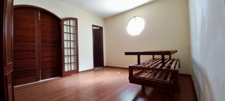 Casa com 7 Quartos à Venda, 348 m² em Comary - Teresópolis