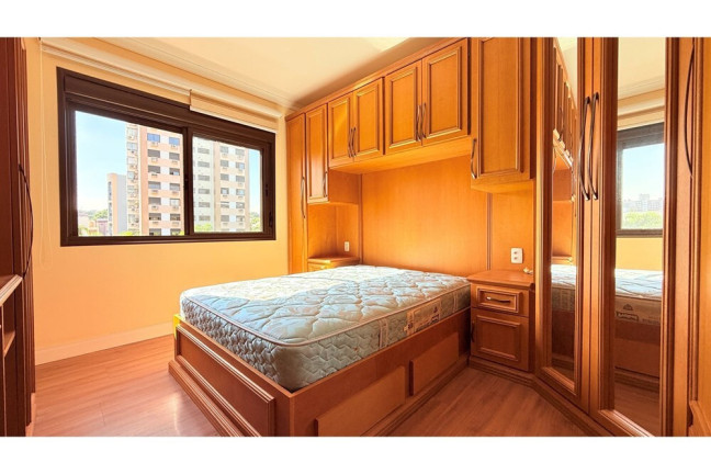 Imagem Apartamento com 2 Quartos à Venda, 70 m² em Menino Deus - Porto Alegre