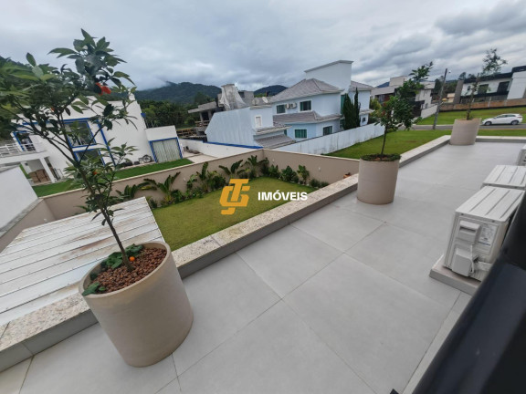 Imagem Casa com 3 Quartos à Venda, 425 m² em Caledônia - Camboriú Imagem Casa com 3 Quartos à Venda, 425 m² em Caledônia - Camboriú