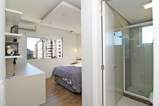 Imagem Imóvel com 3 Quartos à Venda, em Petrópolis - Porto Alegre Imagem Imóvel com 3 Quartos à Venda, em Petrópolis - Porto Alegre