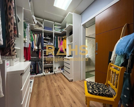 Imagem Casa com 3 Quartos à Venda, 1.365 m² em São Marcos - Joinville Imagem Casa com 3 Quartos à Venda, 1.365 m² em São Marcos - Joinville
