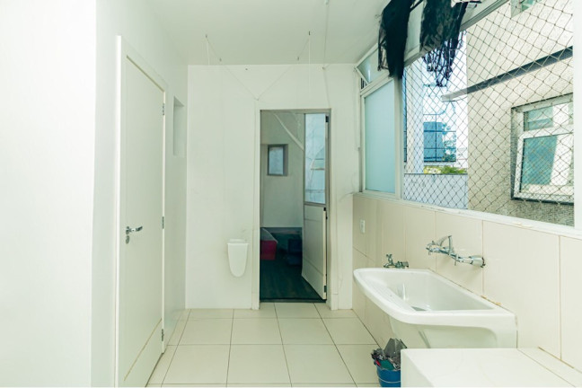 Imagem Imóvel com 3 Quartos à Venda,  em Moinhos De Vento - Porto Alegre