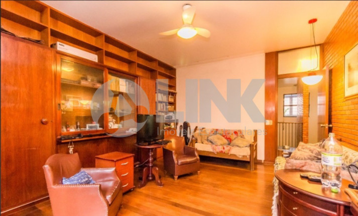 Imagem Casa com 3 Quartos à Venda, 591 m² em Três Figueiras - Porto Alegre Imagem Casa com 3 Quartos à Venda, 591 m² em Três Figueiras - Porto Alegre