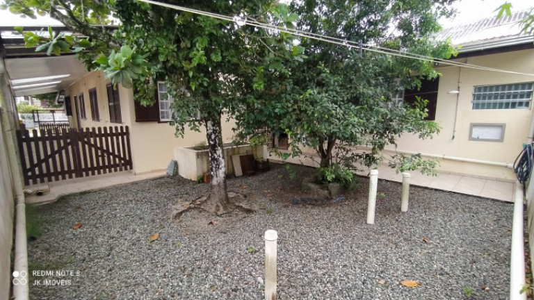 Imagem Casa com 5 Quartos para Temporada, 110 m² em Barra Do Saí - Itapoá Imagem Casa com 5 Quartos para Temporada, 110 m² em Barra Do Saí - Itapoá
