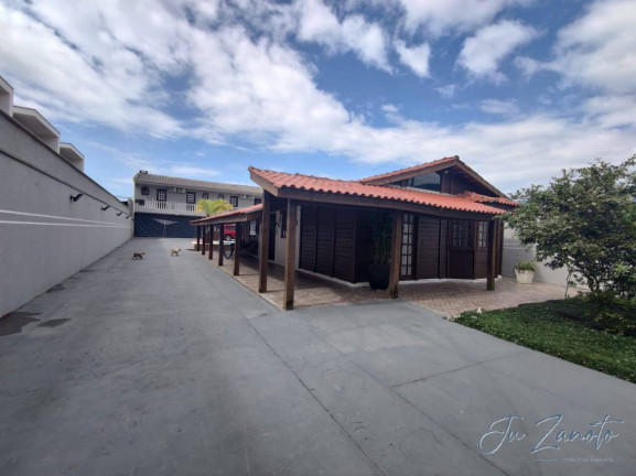 Imagem Casa com 8 Quartos à Venda, 450 m² em Centro - Matinhos Imagem Casa com 8 Quartos à Venda, 450 m² em Centro - Matinhos