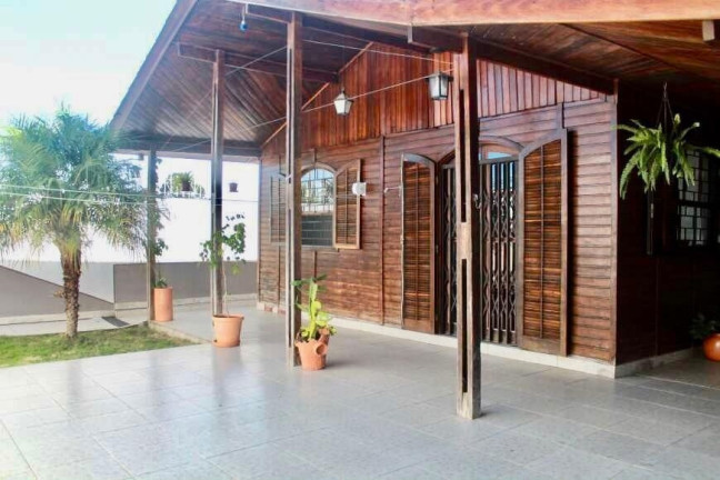 Casa com 3 Quartos à Venda, 364 m² em Campo Comprido - Curitiba