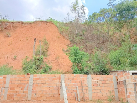 Casa com 2 Quartos para Alugar, 130 m² em São Francisco - Aparecida