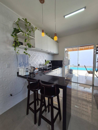 Imagem Casa de Condomínio com 3 Quartos à Venda, 167 m²