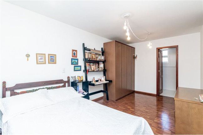 Imagem Imóvel com 3 Quartos à Venda, em Rio Branco - Porto Alegre Imagem Imóvel com 3 Quartos à Venda, em Rio Branco - Porto Alegre