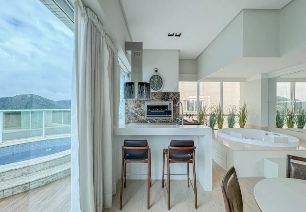 Imagem Cobertura com 3 Quartos à Venda, 273 m² em Centro - Balneário Camboriú