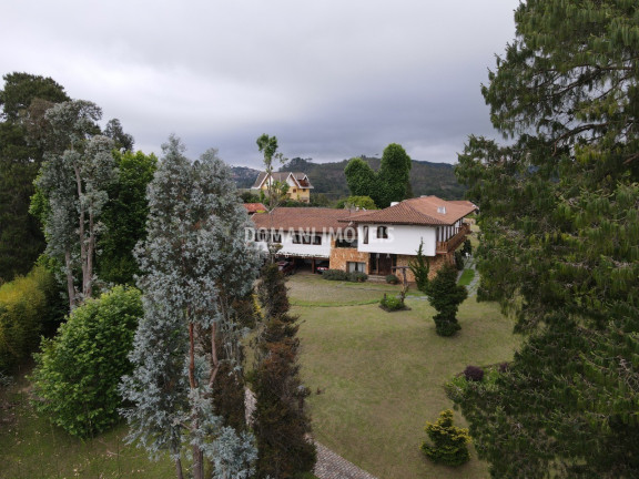 Imagem Casa com 6 Quartos à Venda, 2.111 m² em Região De Capivari - Campos Do Jordão