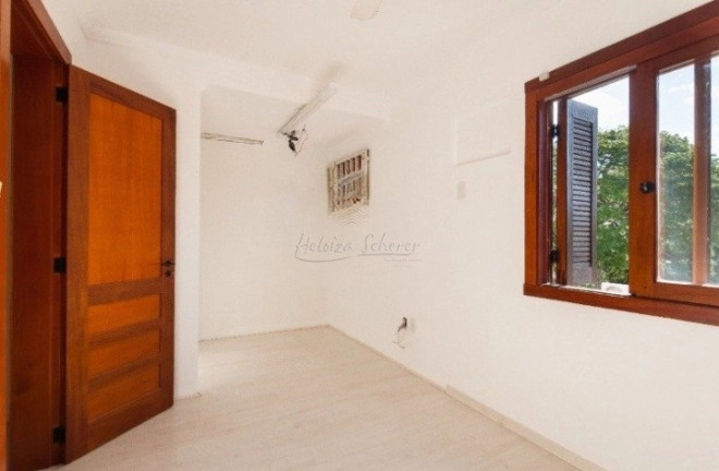 Imagem Casa com 3 Quartos à Venda, 167 m² em Sétimo Céu - Porto Alegre Imagem Casa com 3 Quartos à Venda, 167 m² em Sétimo Céu - Porto Alegre