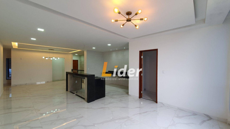 Imagem Casa com 3 Quartos à Venda, 287 m² em São Pedro - Juiz De Fora Imagem Casa com 3 Quartos à Venda, 287 m² em São Pedro - Juiz De Fora