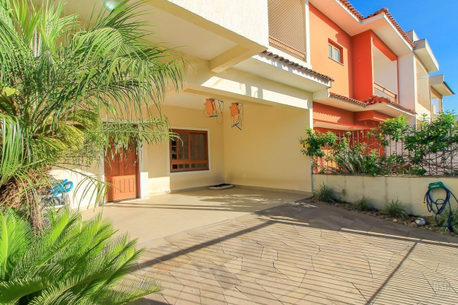 Imagem Casa com 3 Quartos à Venda, 210 m² em Hípica - Porto Alegre Imagem Casa com 3 Quartos à Venda, 210 m² em Hípica - Porto Alegre