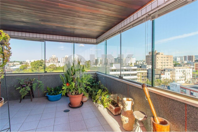 Imagem Imóvel com 3 Quartos à Venda, 281 m² em Cristo Redentor - Porto Alegre Imagem Imóvel com 3 Quartos à Venda, 281 m² em Cristo Redentor - Porto Alegre