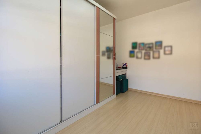 Imagem Imóvel com 2 Quartos à Venda, em Cristal - Porto Alegre Imagem Imóvel com 2 Quartos à Venda, em Cristal - Porto Alegre