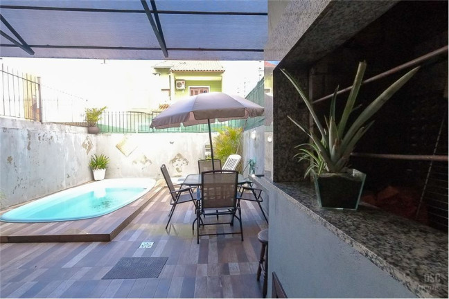 Imagem Casa com 3 Quartos à Venda, em Hípica - Porto Alegre Imagem Casa com 3 Quartos à Venda, em Hípica - Porto Alegre