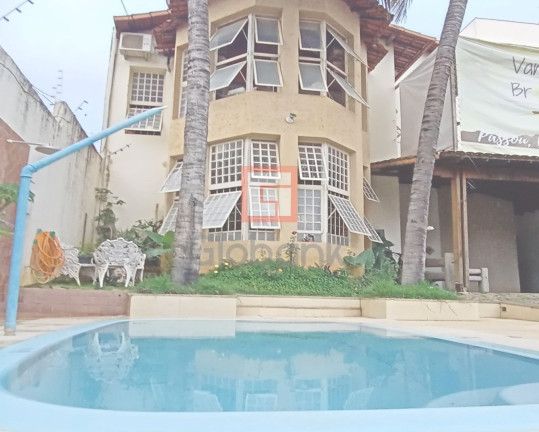 Sobrado com 3 Quartos à Venda, 360 m² em Vila Mauricéia - Montes Claros