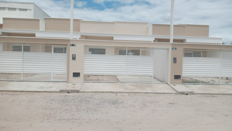 Casa com 2 Quartos à Venda,  em Feira De Santana
