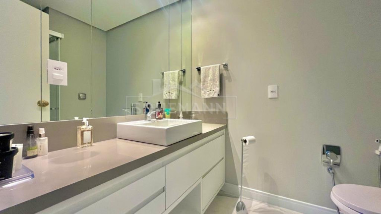 Imagem Apartamento com 3 Quartos à Venda, 142 m² em Centro - Florianópolis Imagem Apartamento com 3 Quartos à Venda, 142 m² em Centro - Florianópolis