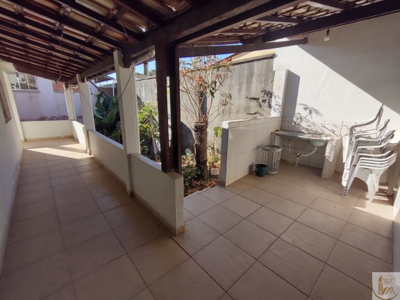 Imagem Casa com 9 Quartos à Venda, 280 m² em Vila Esportiva - Vespasiano