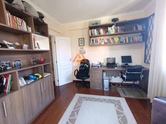 Imagem Apartamento com 4 Quartos à Venda, 145 m²