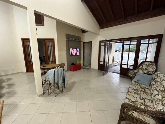 Imagem Casa com 4 Quartos à Venda, 180 m² em Centro - Porto Belo Imagem Casa com 4 Quartos à Venda, 180 m² em Centro - Porto Belo
