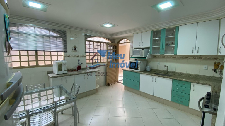 Imagem Casa com 4 Quartos à Venda, 250 m² em Taguatinga Norte (taguatinga) - Brasília Imagem Casa com 4 Quartos à Venda, 250 m² em Taguatinga Norte (taguatinga) - Brasília