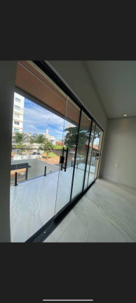 Imagem Casa com 3 Quartos à Venda, 225 m² em Goiânia Imagem Casa com 3 Quartos à Venda, 225 m² em Goiânia