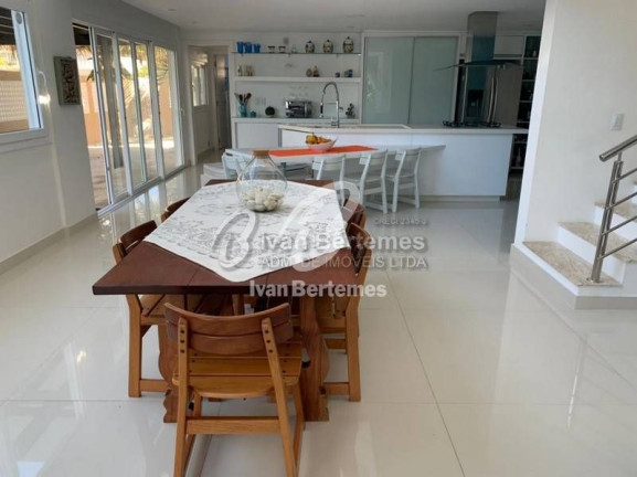 Imagem Casa com 4 Quartos para Temporada, em Canto Grande - Bombinhas Imagem Casa com 4 Quartos para Temporada, em Canto Grande - Bombinhas