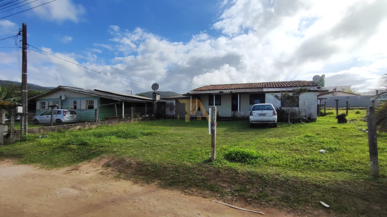 Imóvel com 2 Quartos à Venda,  em Ambrosio - Garopaba