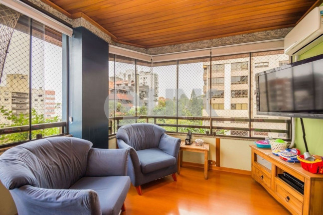 Imagem Imóvel com 3 Quartos à Venda, 383 m² em Auxiliadora - Porto Alegre Imagem Imóvel com 3 Quartos à Venda, 383 m² em Auxiliadora - Porto Alegre