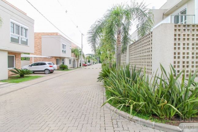 Imagem Imóvel com 3 Quartos à Venda,  em Vila Nova - Porto Alegre
