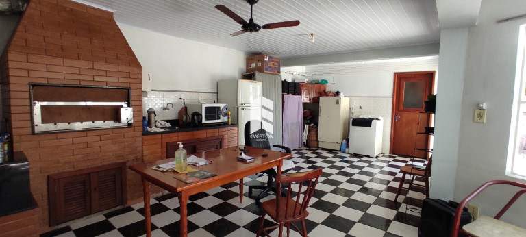 Imagem Casa com 3 Quartos à Venda, 456 m² em Uglione - Santa Maria
