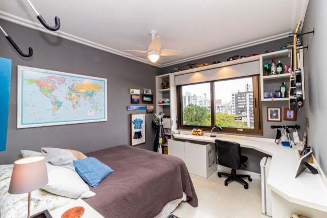 Imagem Imóvel com 3 Quartos à Venda, 244 m² em Rio Branco - Porto Alegre Imagem Imóvel com 3 Quartos à Venda, 244 m² em Rio Branco - Porto Alegre
