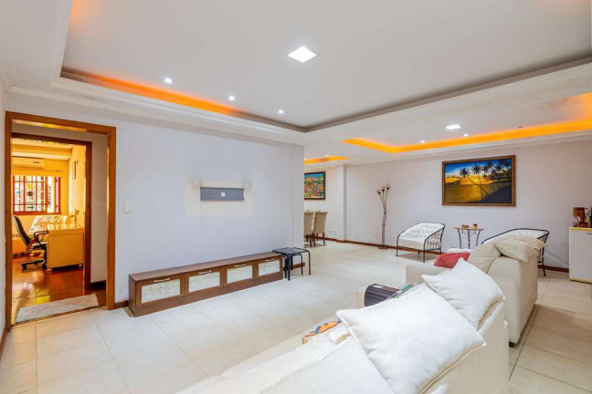Imagem Casa com 6 Quartos à Venda, 374 m² em Tristeza - Porto Alegre Imagem Casa com 6 Quartos à Venda, 374 m² em Tristeza - Porto Alegre