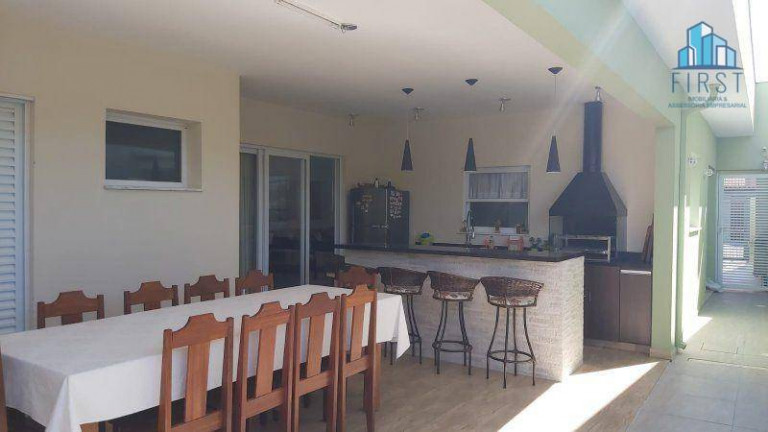 Casa com 4 Quartos à Venda, 255 m² em Centro - Vinhedo