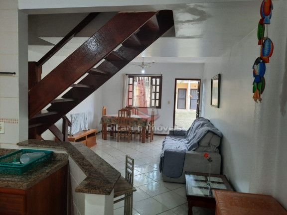 Imagem Casa de Condomínio com 2 Quartos à Venda, 111 m²