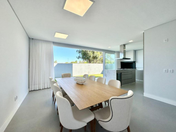 Imagem Casa com 4 Quartos à Venda, em -- - Capao Da Canoa Imagem Casa com 4 Quartos à Venda, em -- - Capao Da Canoa
